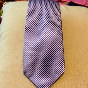 Boss mens purple tie with a slightly darker purple inlay.